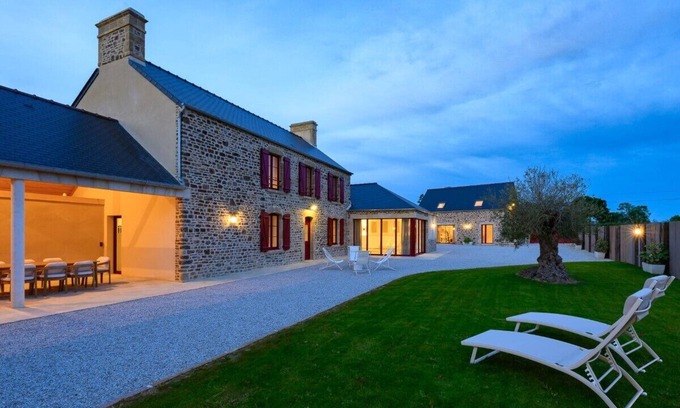 Saint-Sauveur-le-Vicomte Casa | 5-star gîte with indoor pool, spa, sauna, gym and games room