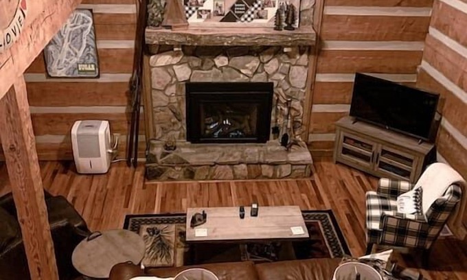 Seven Devils Casa | 5 Star High Country Hideaway Cabin hot tub Pet Friendly Pond Sleeps 8 Pond View