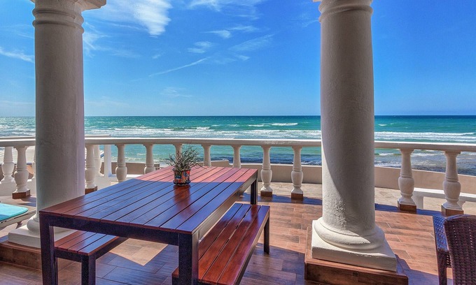 Las Conchas Casa | Casa de 5 estrellas FRENTE AL MAR. MODERNO, Silencioso, IMPECABLE. Todas las playas de arena, sin rocas.
