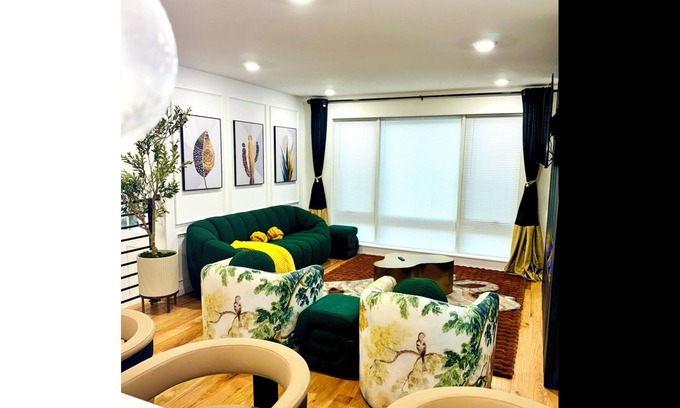 Newark Casa | 5 Star Luxurious 3 Bedroom Duplex Unit, Sleeps 8 people and 2 and half bath