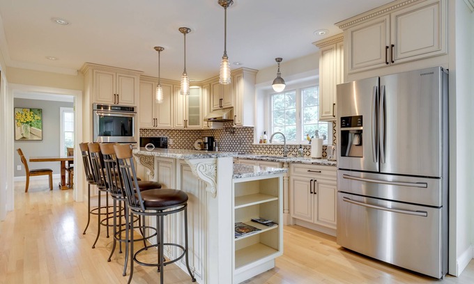 Waterford Casa | 5-star Luxurious 4 Bedroom Home by the Beach and Minutes from Mystic