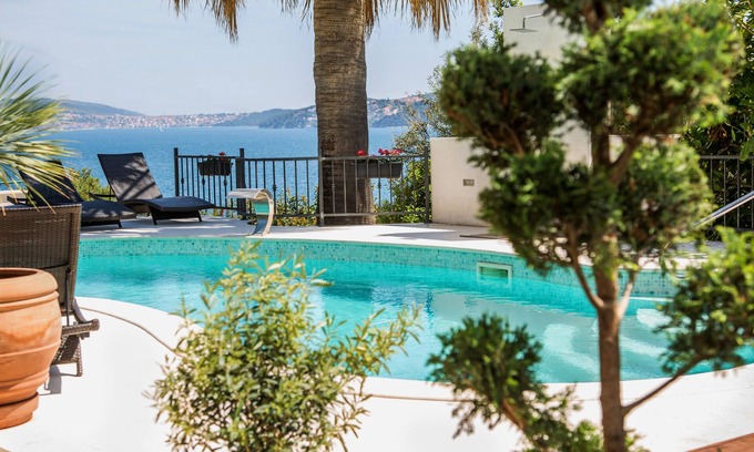 Seget Vranjica Villa | Villa de lujo de 5 estrellas, vistas increíbles, a 50 metros de la playa, piscina climatizada, jacuzzi