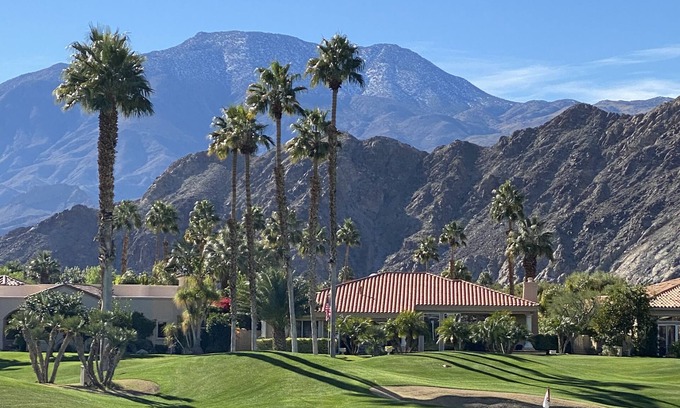 La Quinta Condominio | Casa de vacaciones PGA West con increíbles vistas a la montaña y al campo de golf