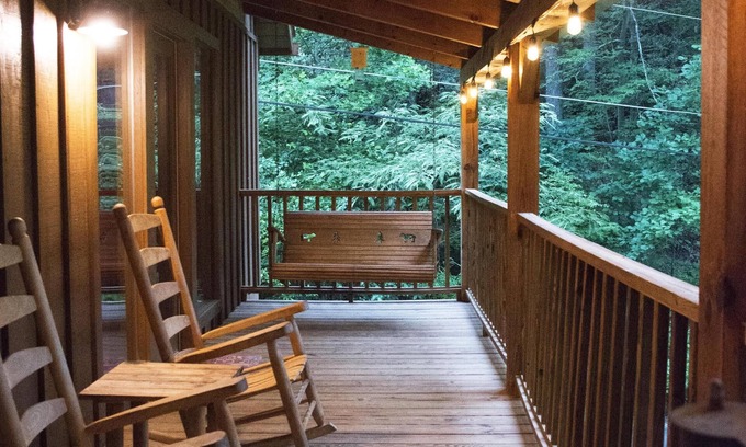 Gatlinburg - Pigeon Forge Chalet De Esquí | ¡Clasificación de 5 ESTRELLAS, fácil acceso, cerca de la avenida principal, toneladas de carácter!