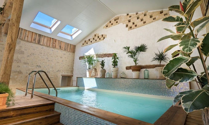 Saint-Jean-de-Blaignac Casa | 5-star villa, private heated indoor pool, spa, sauna, outdoor pool