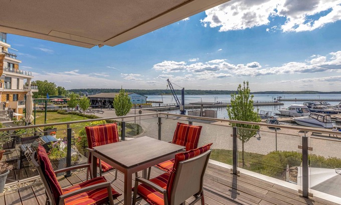 Muritz Apartamento | 5-star vacation apartment Müritzoase in the harbor residence Waren