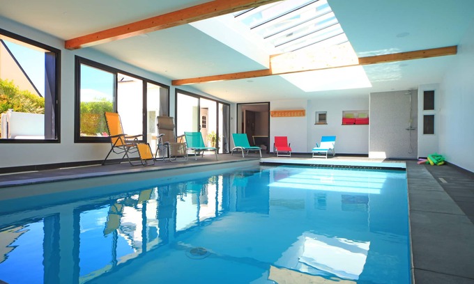 Berven Casa | Villa en Bretaña, Finistère, con piscina privada climatizada, jacuzzi y vista al mar.
