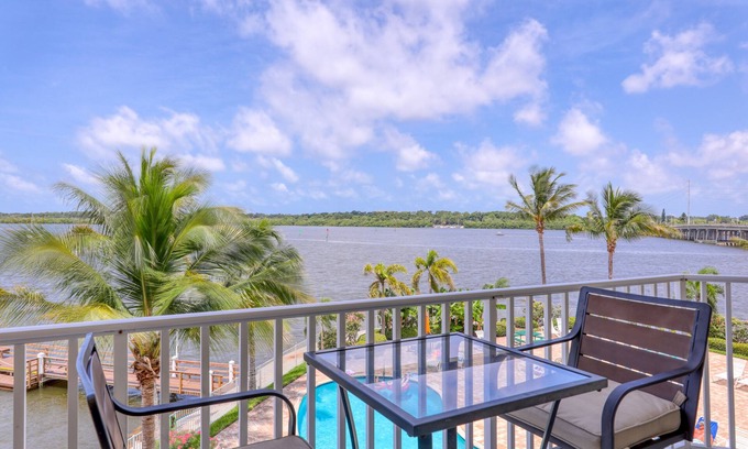 St. Petersburg - Clearwater Condominio | Condominio frente al mar! Mins to Beach! ¡Buena ubicación!