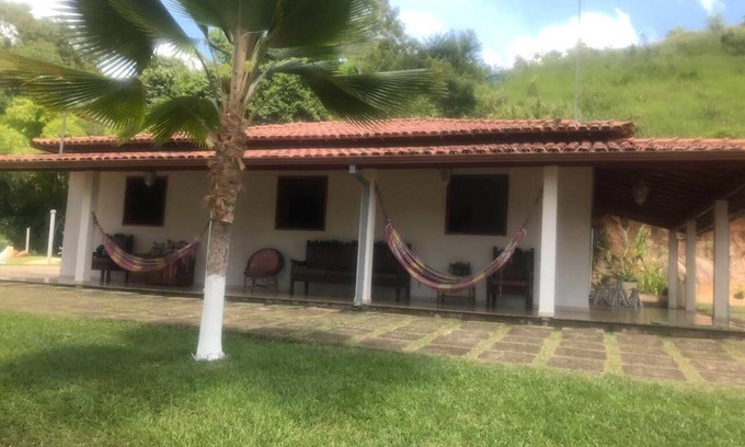 Teofilo Otoni Otro | Granja de 5 estrellas con piscina, campo de fútbol, piscina y barbacoa.