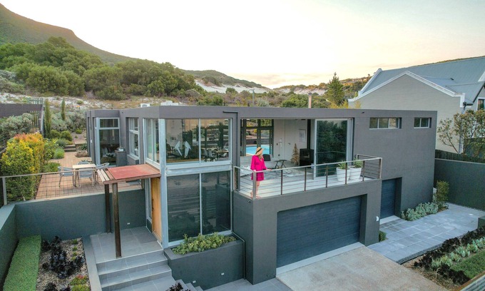 Hout Bay Casa | 5* vacation home in Cape Town with solar energy and service included