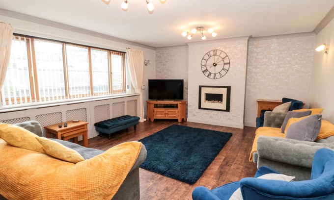 Scarborough Cabaña | 5 WESTWOOD ROAD, pet friendly, with a garden in Scarborough