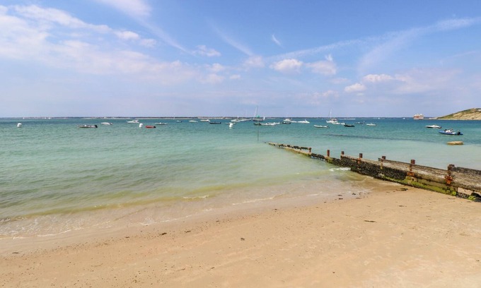 Freshwater Cabaña | 5 Yarmouth Cottages