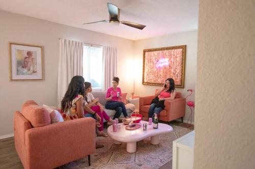 Westside Casa | 50 Shades of Pink-Hot Tub!