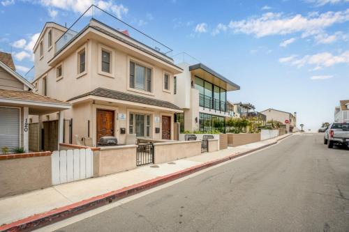 West Newport Casa | 50 Steps to the Sand on 39th St - Newport Beach