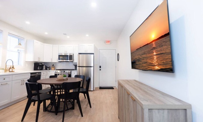 Cape May - Wildwood Apartamento | 500 ft to boardwalk, 3 bdr condo