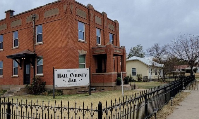 Memphis Casa | 502 W Robertson St. Memphis, TX · Converted Historic Jailhouse