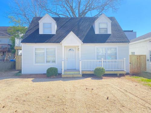 Northeast Virginia Beach Casa | 508 B The Upper Bungalow