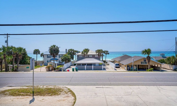 Bahama Beach Condominio | 🌊50ft to Beach-Balcony with Gulf Views-BEST Day 202