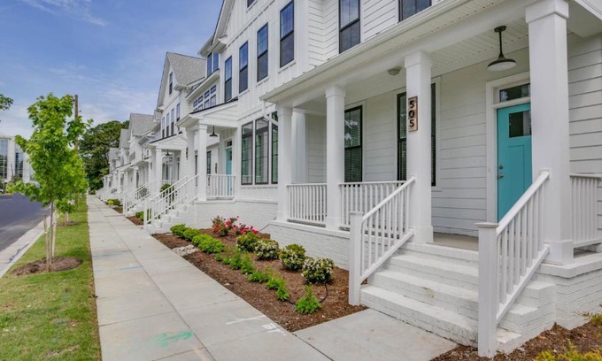 Northeast Virginia Beach Casa | 519 The Great Neck House