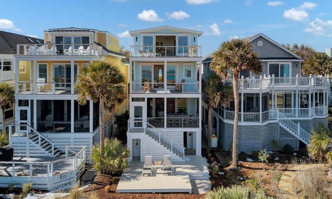 Charleston County Casa | 52 Ocean Point-New Oceanfront Home-New Listing-5 Bedrooms-Five Baths-Absolutely Stunning Views in...