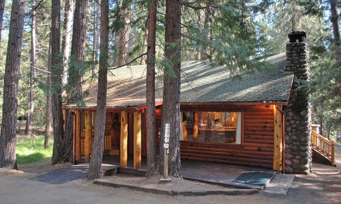 North Wawona Cabina | 52 Tuolumne Meadow dentro del Parque Nacional Yosemite