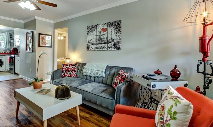 Dixon Park Apartamento | Diseño Instaworthy, Backyard Firepit, BBQ & amp; Juegos