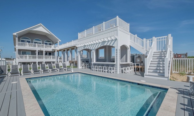 Kill Devil Hills Casa | 5373 - Wench's Pad 4, a stunning 20-bed oceanfront retreat in Kill Devil Hills