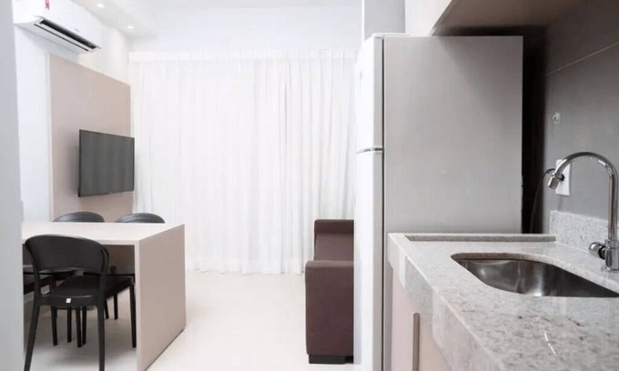 Caldas Novas Apartamento | 54 m² apartment, 2 bedrooms (1 suite), balcony, kitchenette and living room