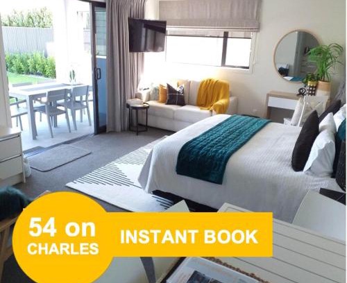 Westshore Apartamento | 54 on Charles at Westshore NAPIER
