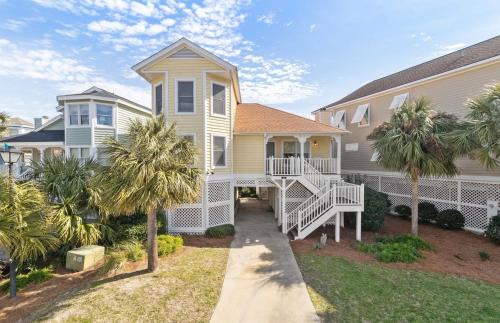Pelican Bay Casa | 54 Pelican Bay by AvantStay Steps from Beach Community Pool