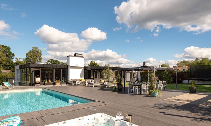 Tyreso Casa | Casa de diseño de lujo de 540 m2 junto al lago con piscinas