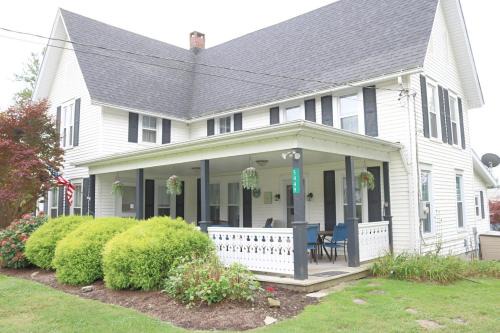 Dewittville Casa | 5449 Emerald home