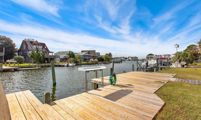 Colington Harbour Casa | 5538 Sunset Kove * Canalfront * Boat Dock