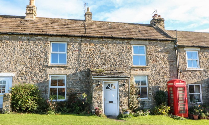 Richmond Casa | 56 THE GREEN, pet friendly, character holiday cottage in Richmond