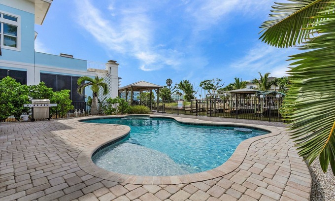 Fort Myers Beach Casa | 571 Seabatical: Canal Front With Pool!