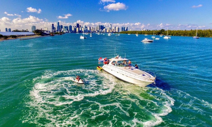 Seybold Alquiler De Eote | 58' Luxury Yacht for Rent in Miami
