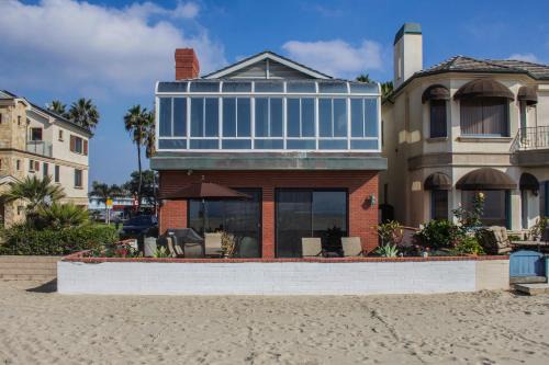 Santa Ana Heights Casa | 5911 Seashore Dr