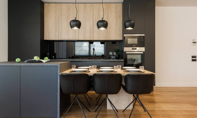 Glyfada Apartamento | 5BD 2 Level Beachfront Luxury Apt by the Olon
