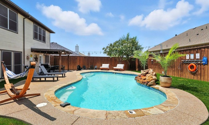 Burleson Casa | 5BD/3BA Pool Oasis – Come Rest, Relax & Recharge