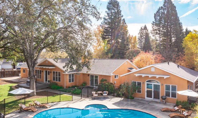 Windsor Casa | 5bd/4ba w/ Poolside Guest House - near Healdsburg