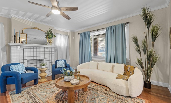 Larimer Casa | 5bd Chic Barn: Games - Contemporary - Central