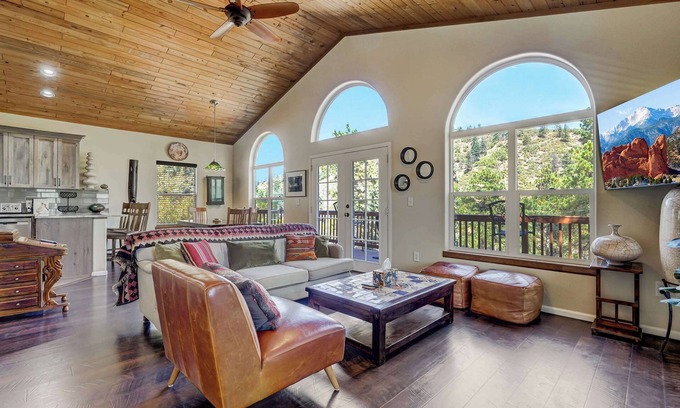 Cascade-Chipita Park Casa | 5BD – Large Yard & Firepit | Escape to the Mtns!