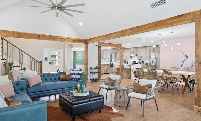 North Richland Hills Casa | 5BD Vacation Retreat w Pool, Bar, Games