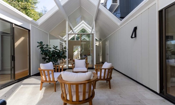 Community Center Casa | ¡NUEVO LISTADO! 5BR / 3BA en el corazón de Palo Alto - a poca distancia del centro