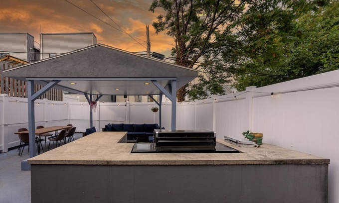 The Heights Casa | 5BR 3BTH House, Steps to Bars,Dining,NYC Access+GameRm+Backyard w/BBQ+parking
