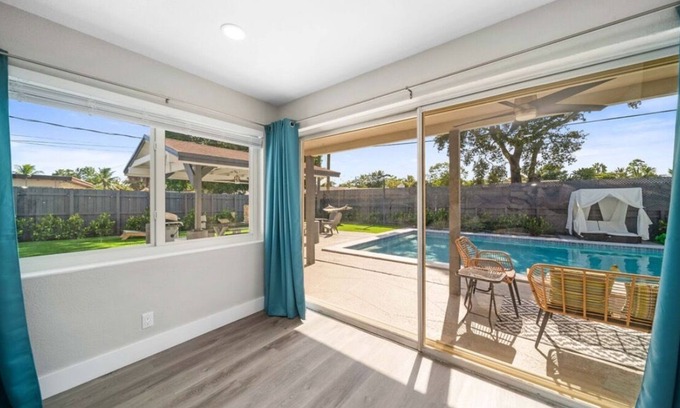 Central Fort Lauderdale Villa | 5br/3bth Luxury villa with private backyard oasis