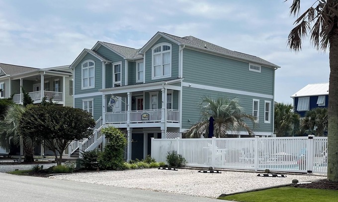 Holden Beach Casa | Bienvenido a casa con vista al mar "Renacimiento de agua salada". 10% de descuento en todos los alquileres de 2019!