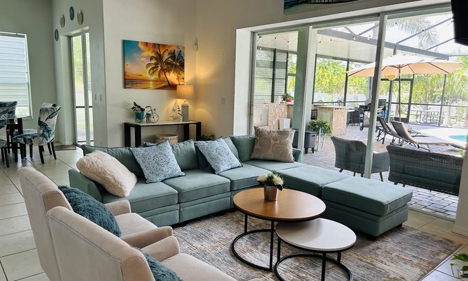 St. Petersburg - Clearwater Casa | 5br/4ba Luxury house w pool and beautiful backyard