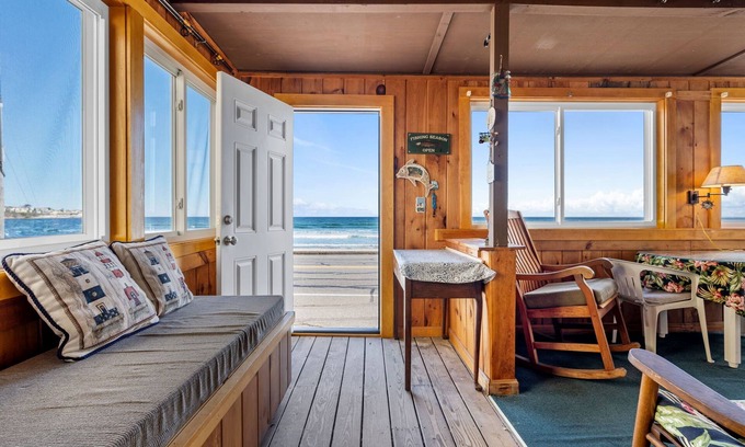 York Beach Casa | 5BR Beachfront Sleeps 15 w/ BBQ!