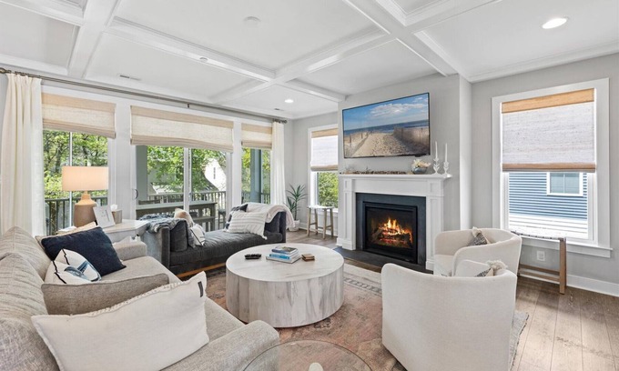Frankford Casa | 5BR Beauty Near Bethany-Community Pool; Linens